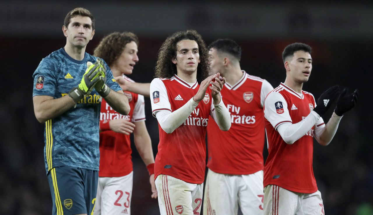 康宁汉姆半场15+7+4，超七成命中率带队领先17分（康宁汉姆半场15分7板4助，超七成命中率助队领先17分）