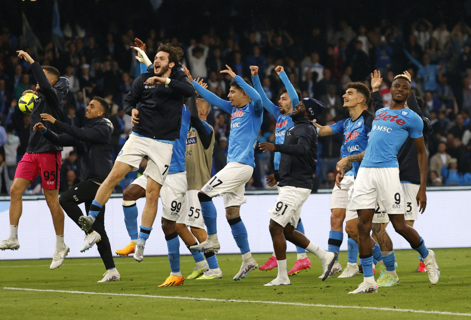 孔蒂：德佬说这是真正领袖带领下的胜利？总感觉是在说他自己（孔蒂回击德佬：所谓“真正领袖”的胜利，听起来像在说他自己）