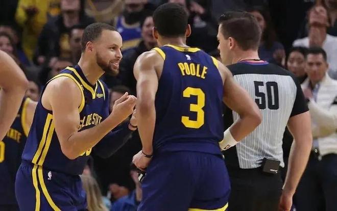 启蒙教练：维尼修斯一直有点叛逆，他应该学会控制和收敛脾气（启蒙教练：维尼修斯有叛逆一面，应学会情绪控制与收敛）