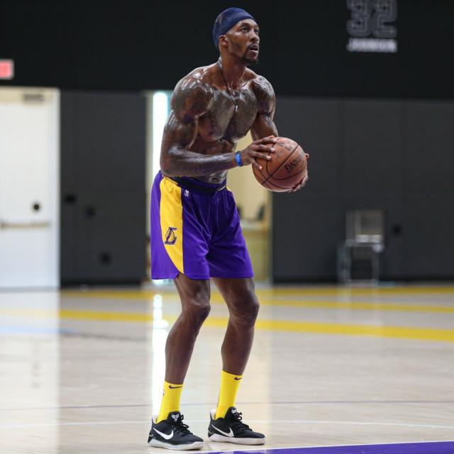 2025中超官方最佳球员候选：瓦科、莱昂纳多领衔，王钰栋在列（2025中超最佳球员官方候选出炉：瓦科、莱昂纳多领跑，王钰栋上榜）