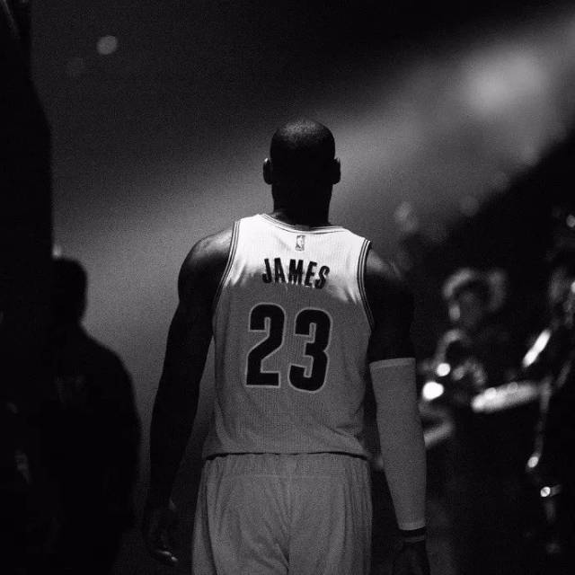 电讯报：纽卡可能无法在冬窗签下阿尔克马尔中场斯密特（电讯报：纽卡冬窗追阿尔克马尔中场斯密特恐难成行）