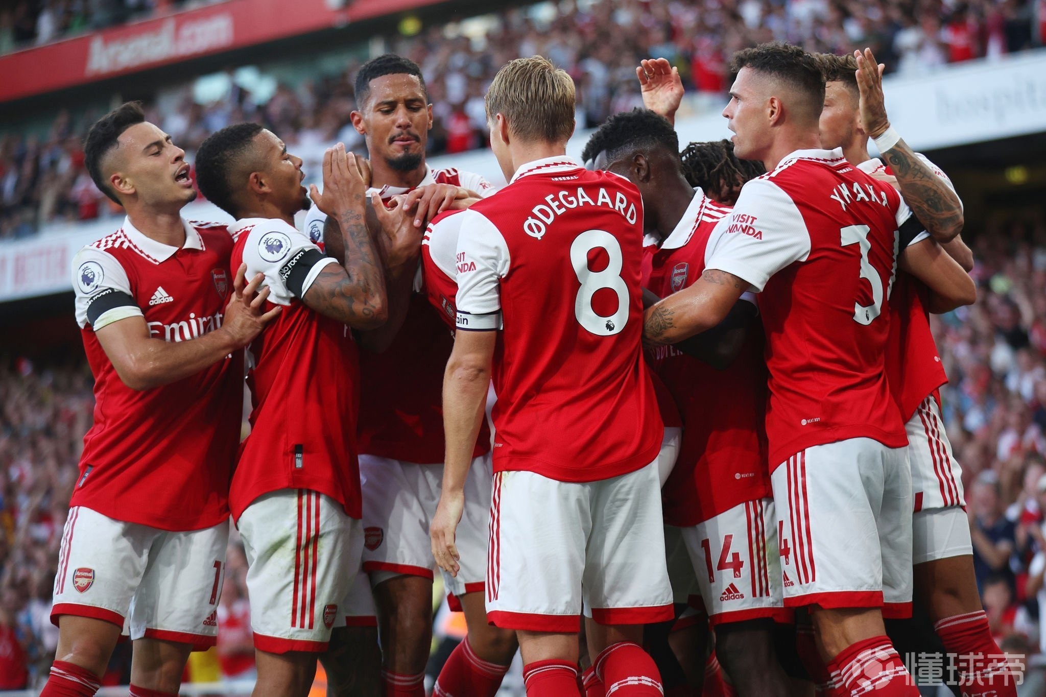 火箭哈登末节爆发连得15分（哈登末节大爆发 连续砍下15分）