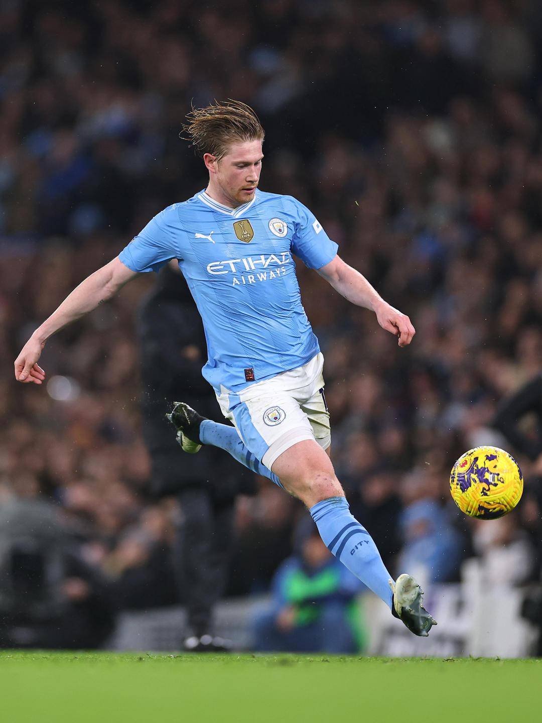 库蒂尼奥为小儿子庆祝生日，一家人身穿他效力过球队的球衣（库蒂尼奥为幼子庆生，全家身着其曾效力球队的战袍）